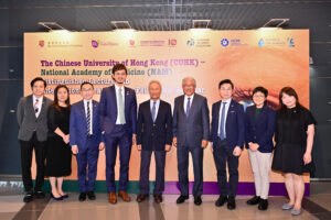 Dr Victor Dzau (4th right), President of NAM; Dr Edgar Cheng Wai-kin (5th left), President of the Lanson Foundation and Benefactor of the Centre ; and Professor Philip Chiu (3rd right), Dean of CU Medicine ; Professor Roger Chung Yat-nork (4th left) and Dr Ann Lau Sin-nga (1st right), both being Co-Directors of the Centre; take a group photo with speakers including Professor Kim Chow (2nd right), Professor Vincent Mok (3rd left), Professor Sandra Chan (2nd left), and Dr Owen Ko (1st left).