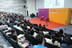 Professor Katalin Karikó delivers a Distinguished Lecture.