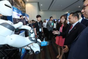 The guests of honour visit the exhibition booths of CUHK's robotic innovations.