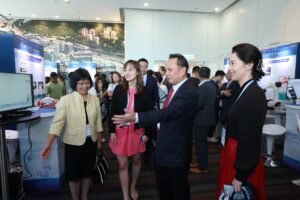The guests of honour visit the exhibition booths of CUHK's robotic innovations.