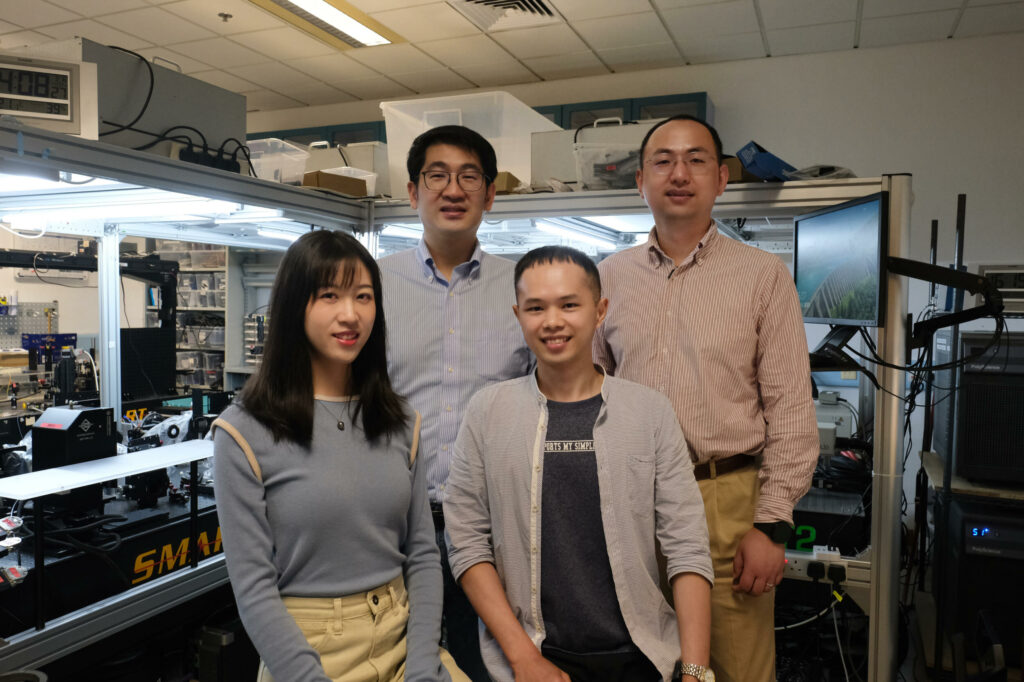 Femtosecond Projection NanoPrinter<br />
Top row: Professor Chen Shih-chi (left) and Dr Fu Xinlei (right)<br />
Bottom row: Dr Han Fei (left) and Dr Zhong Qiuyuan (right)