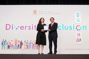 Professor Rocky Tuan, Vice-Chancellor and President of CUHK (right) presents the appointment certificate to a representative of Diversity and Inclusion Ambassadors.