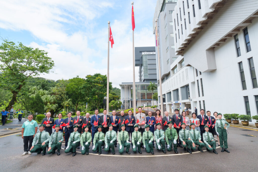 The University officers and guests with the CUHK Student Flag-Guard team