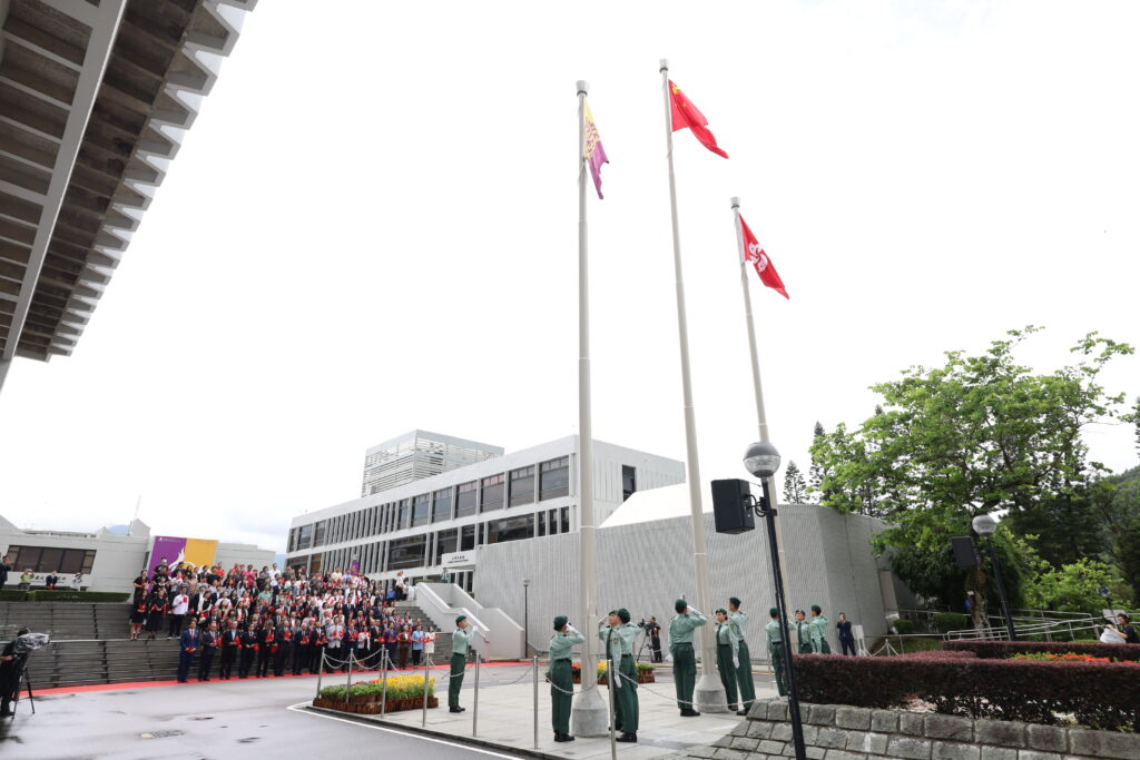 中大舉行升旗儀式，慶祝香港特別行政區成立26周年。