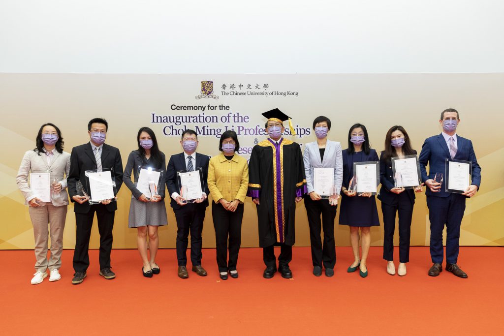 Professor Rocky S. Tuan, CUHK Vice-Chancellor and President (5th right) and Professor Mai Har Sham, Pro-Vice-Chancellor (5th left), pose for a group photo with the recipients of the Young Researcher Award 2020, including Professor Xinhui Lu, Faculty of Science, Professor Patrick Lee, Faculty of Engineering, Professor Kathy Lui, Faculty of Medicine, Professor Yiu-tung Suen, Faculty of Social Science, Professor Oi-lam Ng, Faculty of Education, Professor Minhua Ling, Faculty of Arts, Professor Xintong Zhan, Faculty of Business Administration, and Professor Noam Noked, Faculty of Law (from left to right).