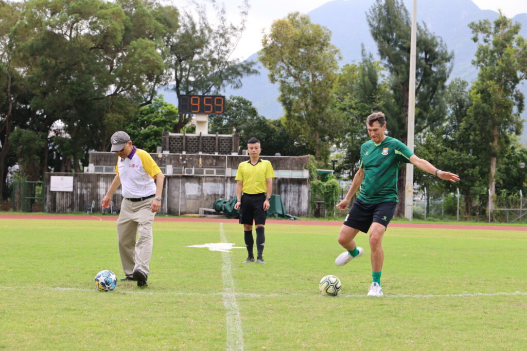 Professor Rocky S. Tuan (left), CUHK Vice-Chancellor and President, and Professor Thomas Flemmig (right), HKU Dean of Dentistry, officiate at the kick-off ceremony.