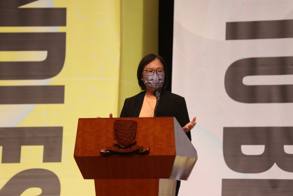 Professor Isabella Poon Wai-yin, Pro-Vice-Chancellor (Education), CUHK gives a welcoming speech at the JUPAS Admission Talk.