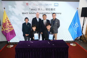主禮嘉賓見證中大賽馬會氣候變化博物館館長楊詩詩女士及中大賽馬會氣候變化博物館MoCC學人洪天恒博士簽署MoCC學人就任證書