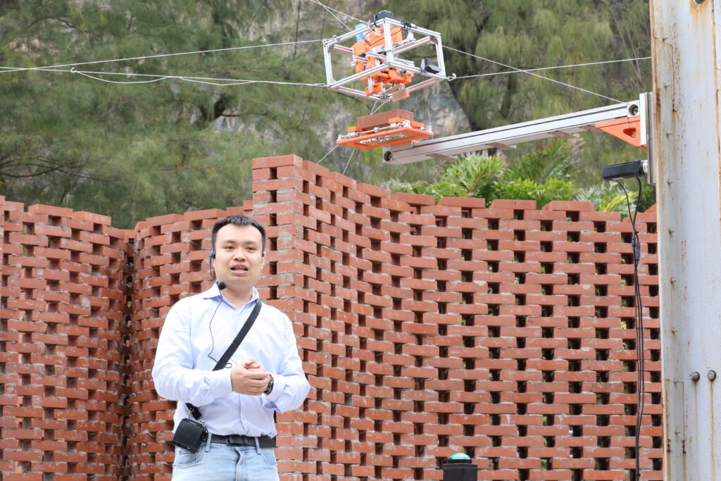 中大機械與自動化工程學系副教授劉達銘教授指，CU-Brick為建造業帶來更高的彈性與效率。
