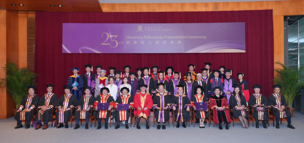 （前排）三位榮譽院士與大學校董會主席查逸超教授（左八）、副主席陳德霖博士（左七），及校長盧煜明教授（右六）合照。