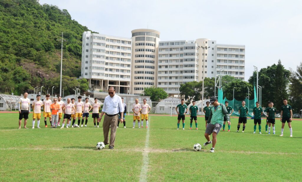 Professor Henry Wong Nai-ching, former Pro-Vice-Chancellor of CUHK (left) and Professor Samson Tse Shu-ki (right), Dean of Student Affairs at HKU, officiate at the kick-off ceremony.