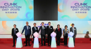 中大舉行第五屆「中大創新日」，主禮嘉賓包括（左起）香港科技園公司行政總裁黃秉修先生、香港數碼港管理有限公司行政總裁鄭松岩博士、人工智能資助計劃委員會主席（香港特區政府）冼漢迪先生、引進重點企業辦公室執行總裁彭文俊先生、香港特別行政區政府商務及經濟發展局副局長陳百里博士、中大常務副校長潘偉賢教授、副校長（研究）岑美霞教授，以及協理副校長（知識轉移）陳君賜教授。