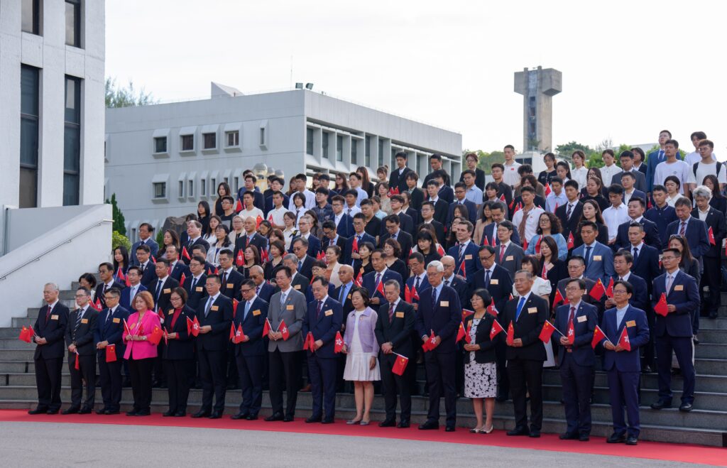 To commemorate the 80th anniversary of the victory of Chinese in the War of Resistance, guests observed a moment of silence prior to the flag-raising ceremony.