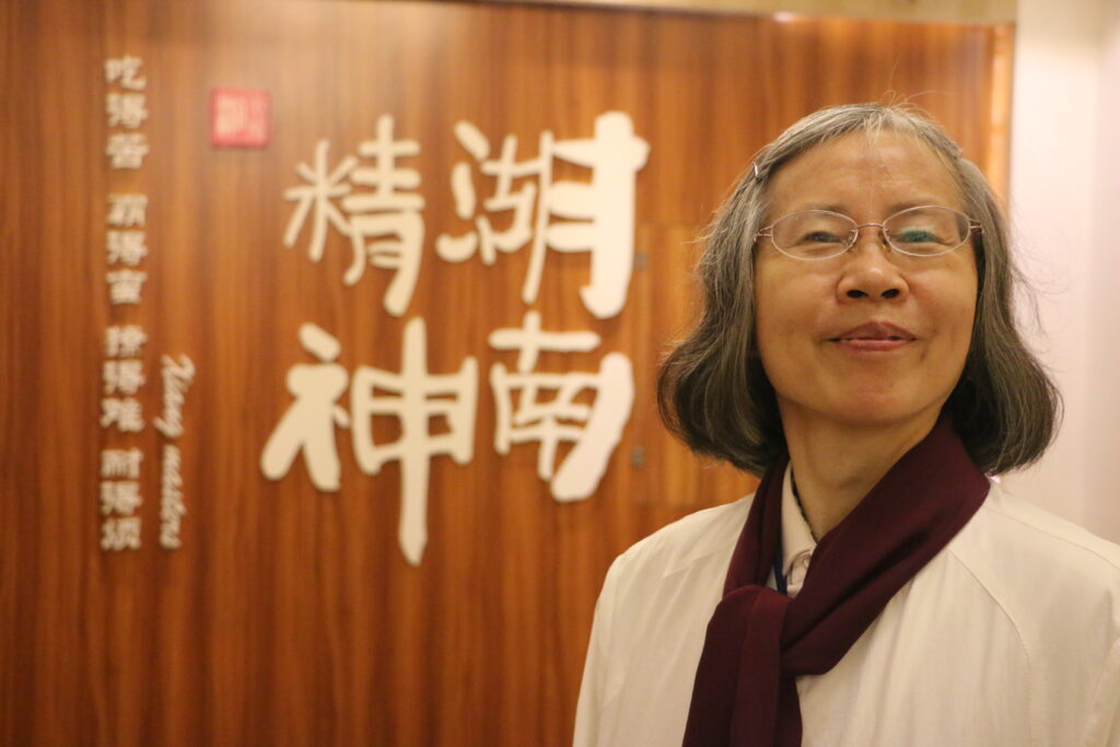鄧小華女士（殘雪）獲頒授榮譽文學博士學位（缺席）