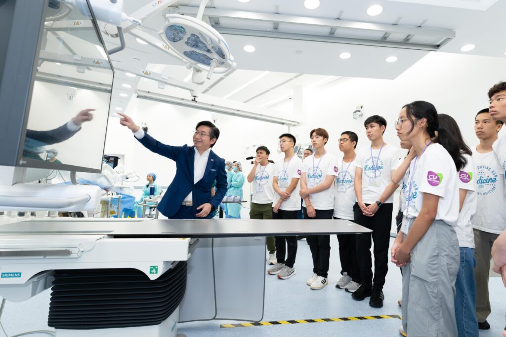 是次手術為200位本港中學生提供全新的國際視野，體驗融合多地臨床教學與科研轉化的創新教育模式。