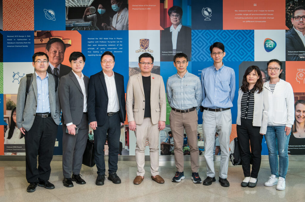 Professor Michael Kwong (third left), Chairperson from the Department of Chemistry, Professor Yeung Ying-yeung (third right) and Professor Zhang Jie (right one) hosted the visit at the State Key Laboratory of Synthetic Chemistry (Partnership).