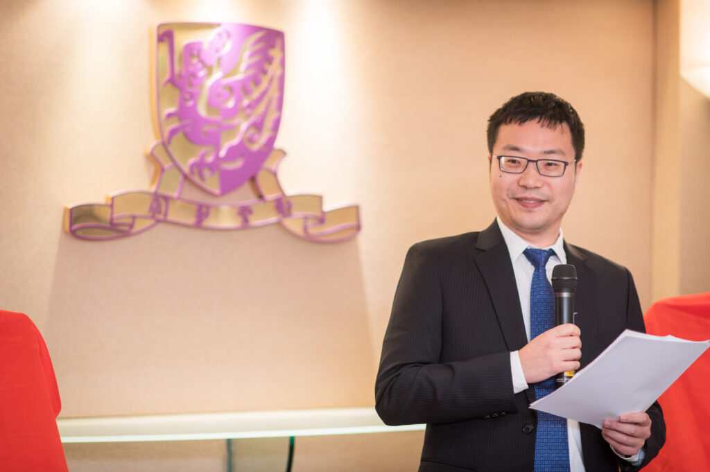 Professor He Xu-hua, the inaugural New Cornerstone Researcher, exchanged his research ideas and relevant suggestions for the project at the ceremony.