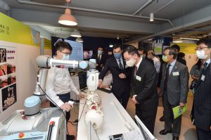 Mr. Alfred SIT, Secretary for Innovation and Technology, tours the exhibition booths hosted by CUHK at its Innovation Day.