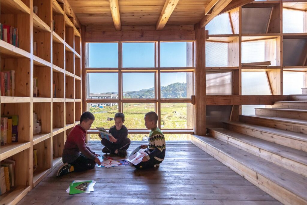 孩子在書屋閱讀。 (趙賽攝)