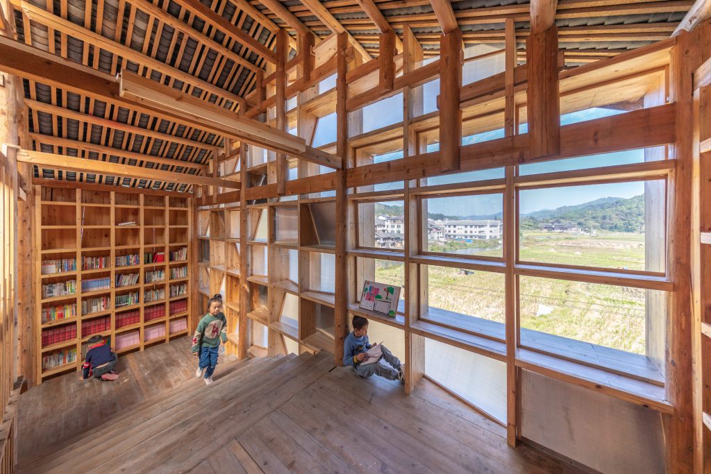 Walls, framing books and views © Zhao Sai