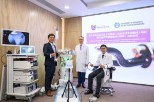 CUHK’s Faculty of Medicine and Faculty of Engineering’s Department of Mechanical and Automation Engineering performed the world’s first robot-assisted en bloc resection of bladder tumour (ERBT) in December last year using a locally developed endoscopic surgical robotic system. As of today, the team has completed eight clinical trials, which have shown promising outcomes, removing bladder tumours in a single piece with greater precision than traditional ERBT and with enhanced safety.