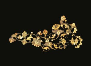 Gold Ornaments with Floral design<br />
Tang, Kaiyuan period<br />
Chengxuntang Collection